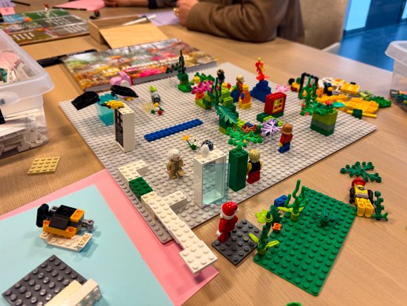 Eine der Stationen des Kunstprojekts: Lego-Steine