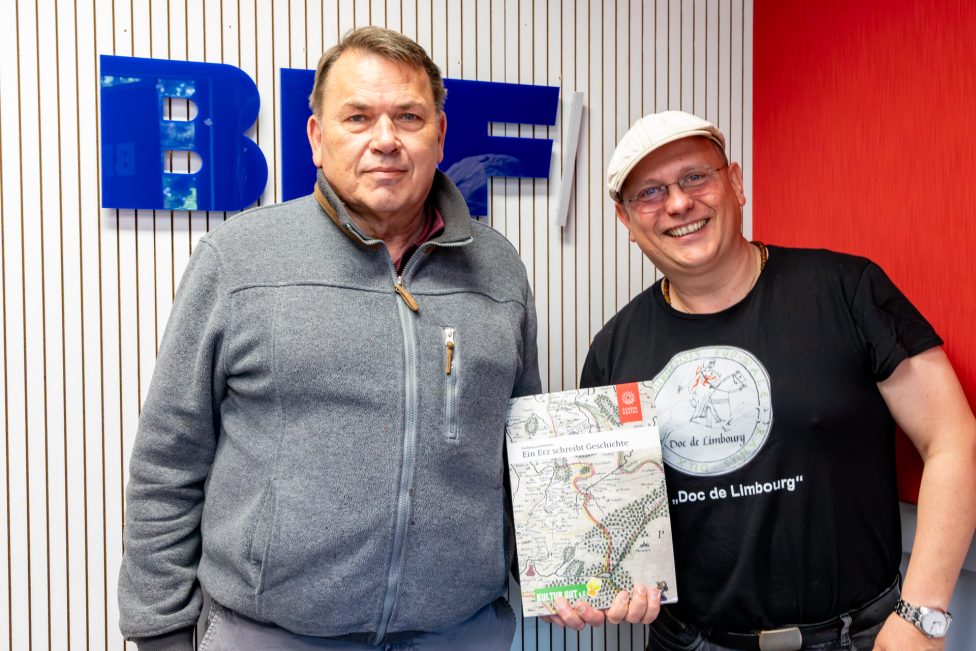 Die Buchautoren Karl Schmeer und Alain Brose im BRF-Studio