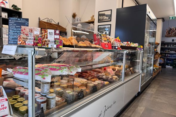 Theke im Dorfladen "An Ennen" in Elsenborn