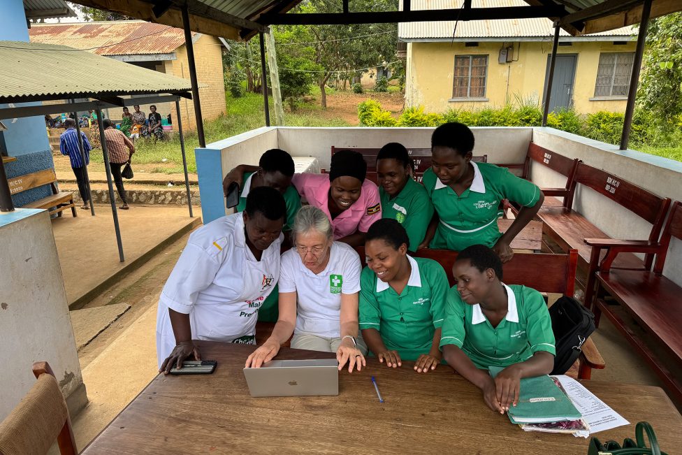 Frauenärztin Dr. Angelika Matulla-Marcus in Uganda