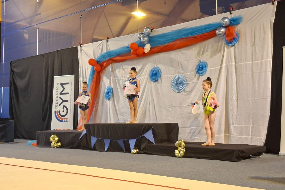 Das Podium der Achtjährigen bei der Walloniemeisterschaft Rhythmische Gymnastik