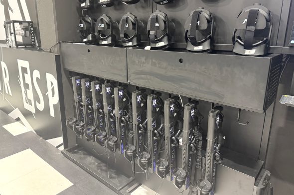 Spielgeräte in der E-Sport-Arena in Malmedy