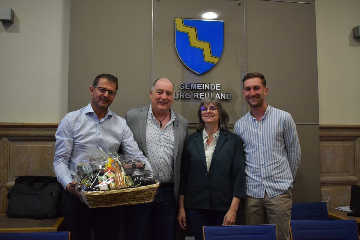 Schöffe Serge Dollendorf, Bürgermeister Alain Stellmann, Schöffin Karla Büx und Schöffe Chris Maus
