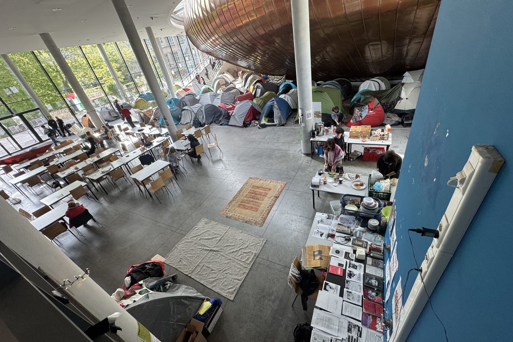 Zelte der pro-palästinensischen Aktivisten in einem Gebäude der Uni Gent