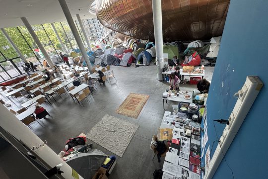 Zelte der pro-palästinensischen Aktivisten in einem Gebäude der Uni Gent