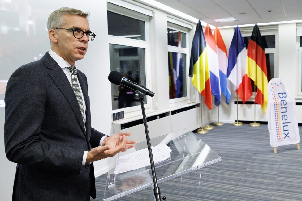 Der luxemburgische Innenminister Leon Gloden bei einer Pressekonferenz im Dezember 2025