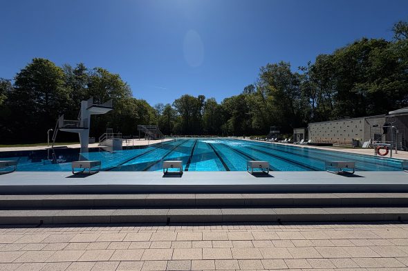 Ab ins Wasser: Hangeweiher startet in die Freibadsaison