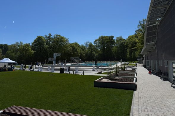 Ab ins Wasser: Hangeweiher startet in die Freibadsaison