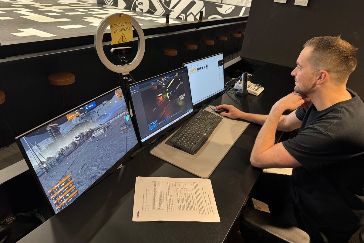 Geschäftsführer Jacou Naway im Kontrollzentrum 