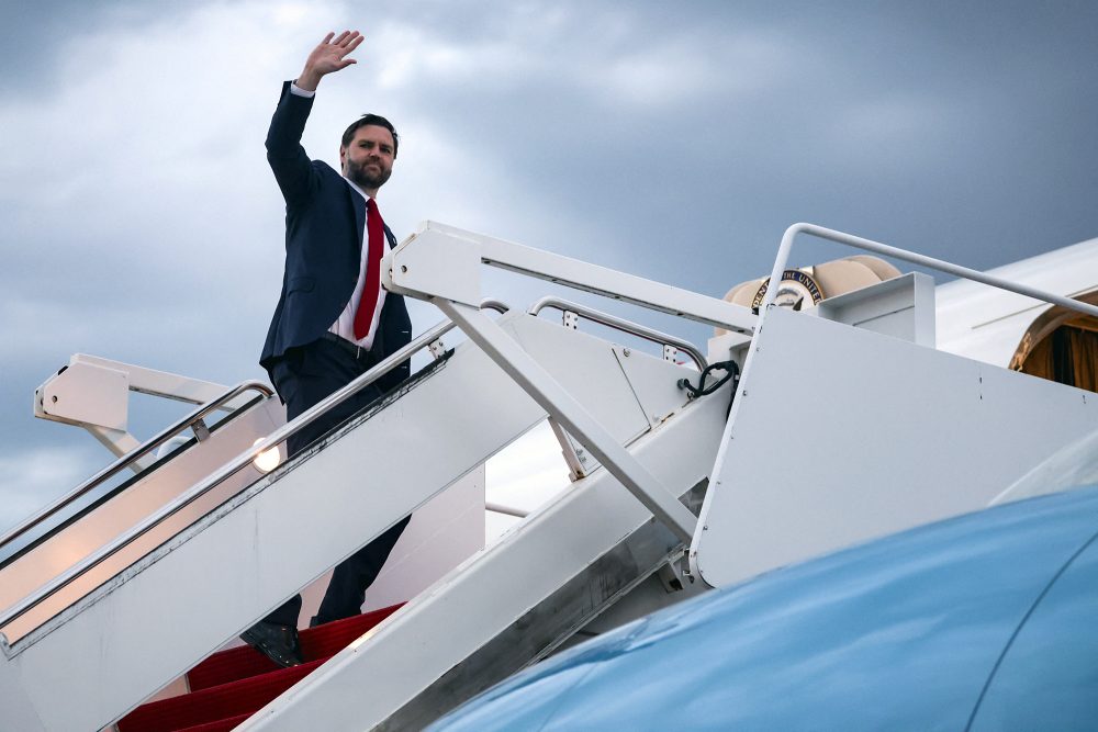 US-Vizepräsident JD Vance besteigt die Air Force 2 nach Budapest