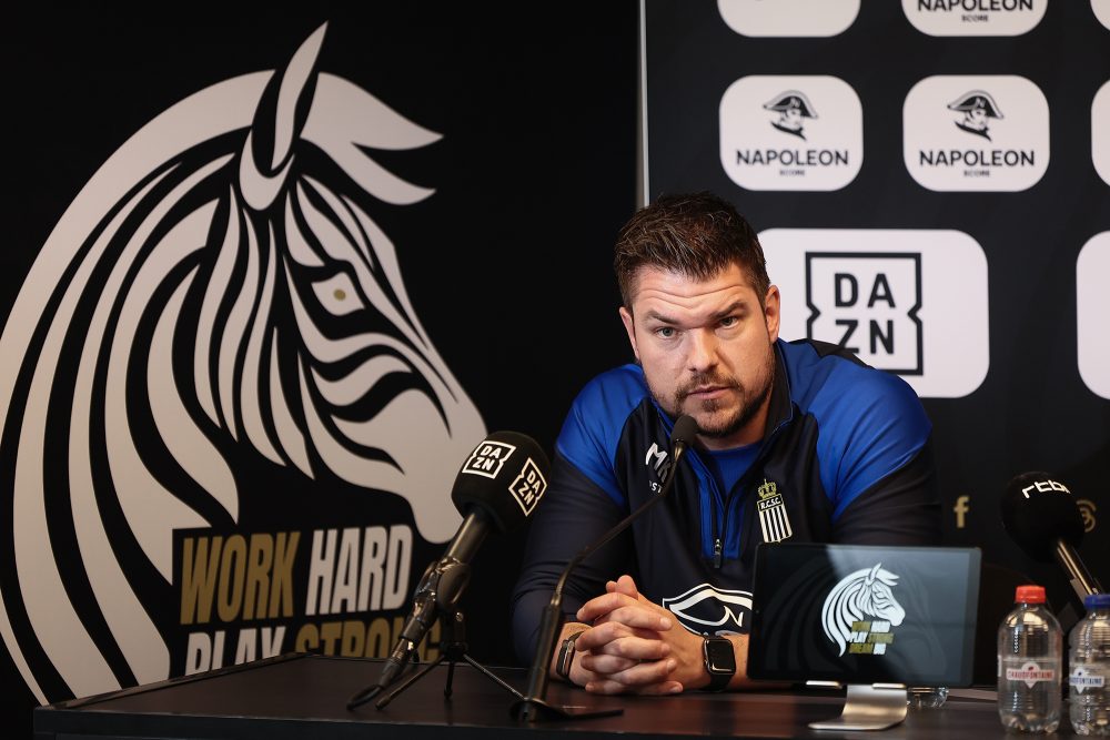 Mario Kohnen bei der Pressekonferenz in Charleroi