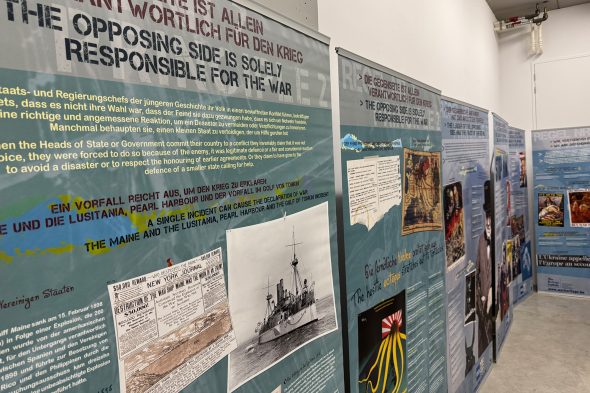Ausstellung zum Thema Kriegspropaganda im Ikob