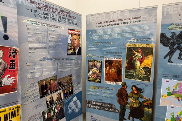Ausstellung zum Thema Kriegspropaganda im Ikob