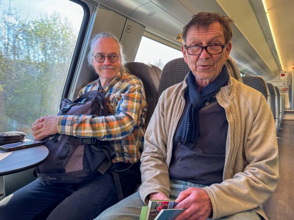 Bernd Müllender liest zum Tag des Buches im Zug und