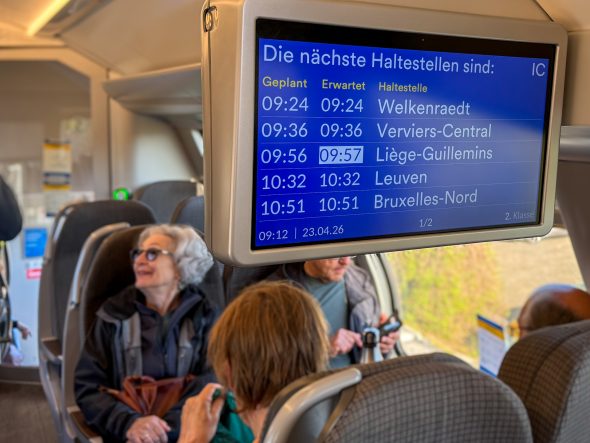 Bernd Müllender liest zum Tag des Buches im Zug und