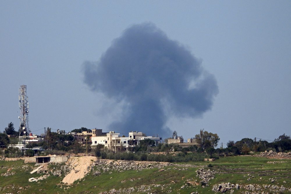 Rauchwolken nach einem israelischen Luftangriff in der Stadt Zawtar El Charqiyeh im Südlibanon