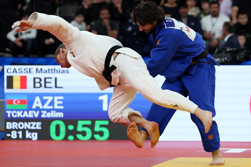 Kampf zwischen Matthias Casse und Zelim Tckaev