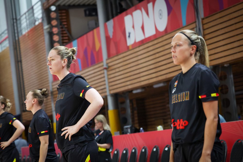 Die Belgian Cats Emma Meesseman (li.) und Julie Allemand gewinnen mit ihrem Verein die türkische Meisterschaft
