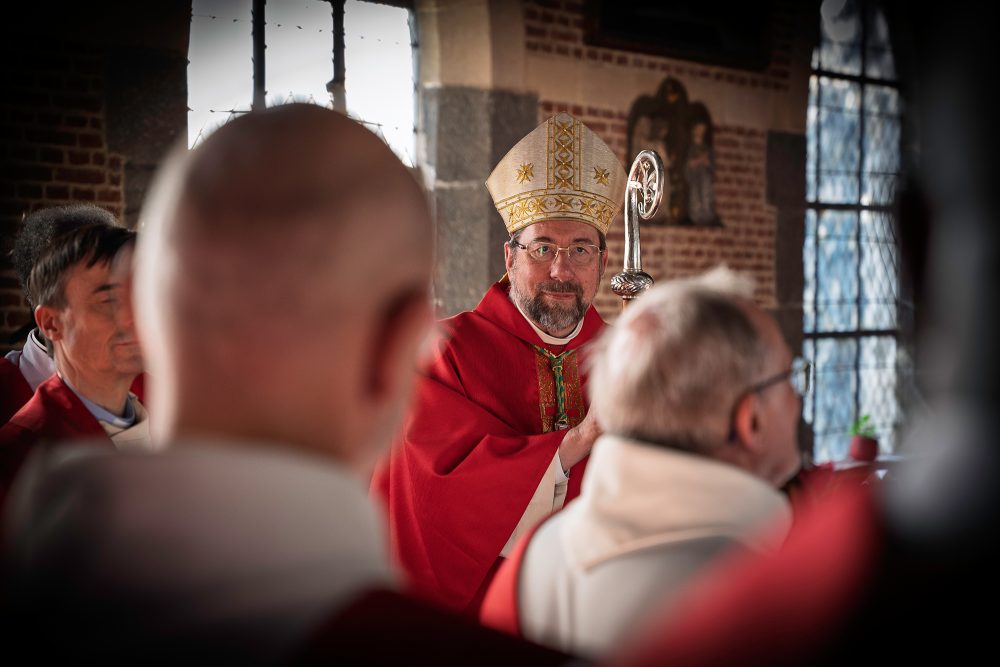 Bischof Delville bei einer Messe