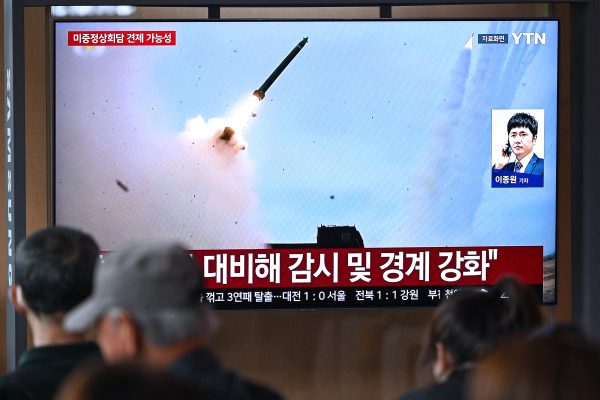 Die Bilder des Raketentests wurden live im südkoreanischen Fernsehen übertragen