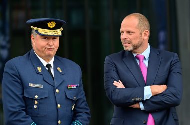 General Bernard Phaleg und Verteidigungsminister Theo Francken