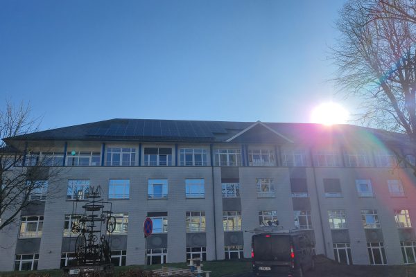 Photovoltaikanlagen auf dem Dach der Klinik St. Josef