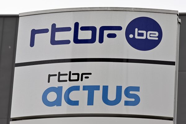 Schild am Hauptsitz der RTBF mit der Aufschrift rtbf.be bzw. rtbf actus