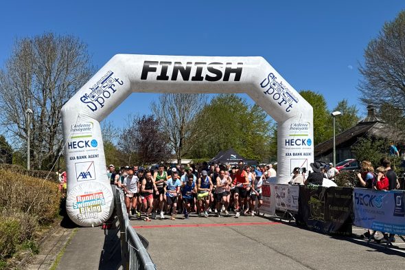 "Rund um den See" in Bütgenbach: Teilnehmer beim Start des Hauptlaufs