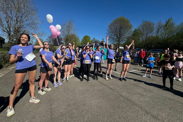 Teilnehmer im Ziel beim Lauf "Rund um den See" in Bütgenbach