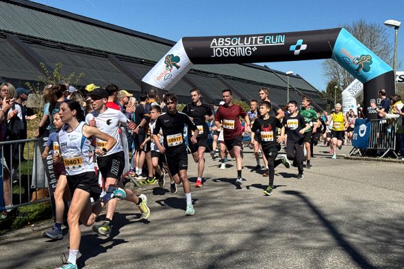 "Rund um den See" in Bütgenbach: Teilnehmer beim Start des Volkslaufs