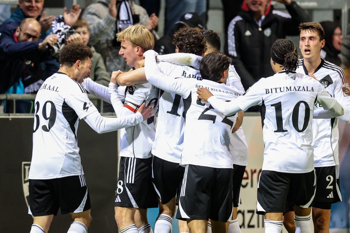 Der Kapitän macht's: Rune Paeshuyse erzielte in der Nachspielzeit den verdienten 3:3-Ausgleich gegen Beerschot (Bild: Bruno Fahy/Belga)