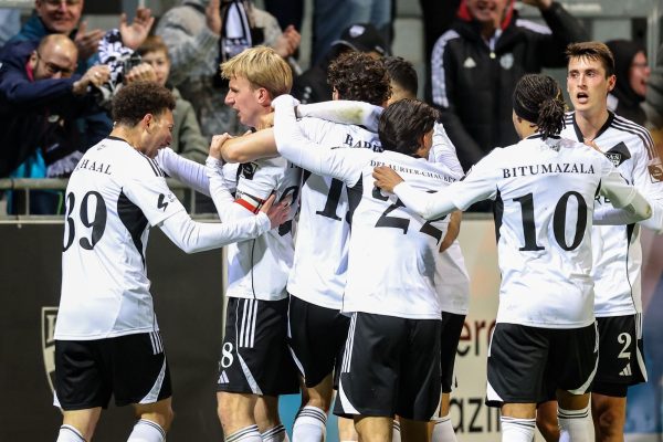 Der Kapitän macht's: Rune Paeshuyse erzielte in der Nachspielzeit den verdienten 3:3-Ausgleich gegen Beerschot (Bild: Bruno Fahy/Belga)