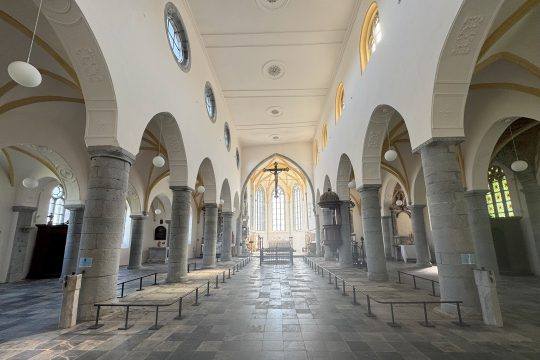 Innenraum der Kirche Saint-Georges