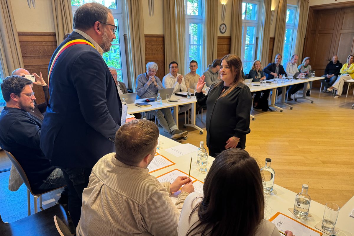 Semra Bosnjak bei der Eidesleistung im Eupener Stadtrat