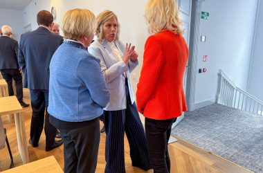 Patricia Creutz-Vilvoye, Ministerin Vanessa Matz und Els Herrebout bei der Einweihung des neuen Staatsarchivs