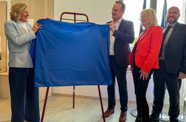 Ministerin Vanessa Matz, Oliver Paasch undEls Herrebout bei der Einweihung des neuen Staatsarchivs
