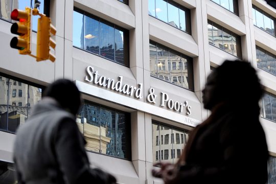 Logo auf der Filiale von Standard and Poor's in New York