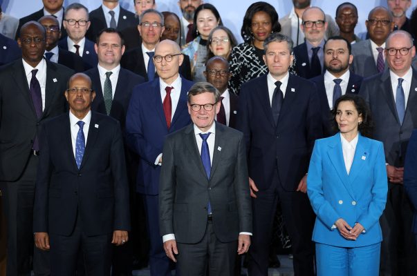 Gruppenbild bei der Geberkonferenz für den Sudan in Berlin