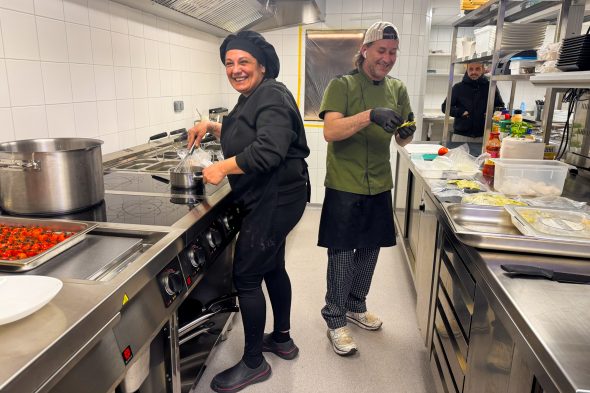 Die Köche Verusca und Fausto bei der Arbeit