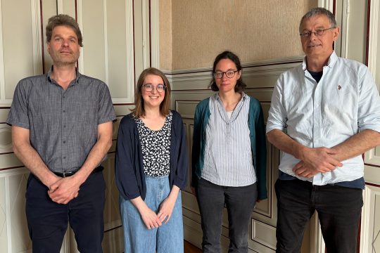 Das Team des ZDDÜ: Bernd Christen (Koordinierung und Verwaltung), Christiane Ramjoie (Leiterin der Übersetzungsgruppe drei), Evelyne Lux (Leiterin der Übersetzungsgruppe eins) und Dienstleiter Albert Henn. Es fehlt Ulrike Krings, die Leiterin der Übersetzungsgruppe zwei
