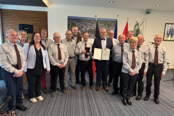 Gruppenfoto der Mitglieder der VoG Schieferstollen mit dem ZVS-Vorsitzenden Dr. Jens Giesdorf