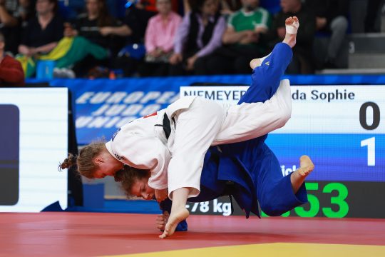 Vicky Verschaere kämpft gegen Mathilda Niemeyer