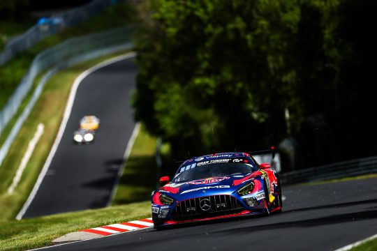 Der Mercedes von Max Verstappen, Lucas Auer, Jules Gounon, Daniel Juncadella auf dem Nürburgring
