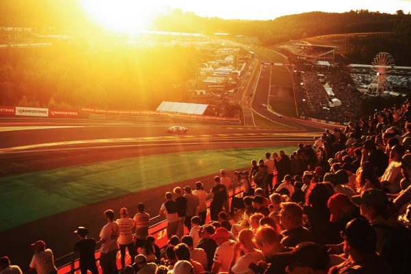 Sonne über dem Raidillon beim 24-Stunden-Rennen von Spa 2025