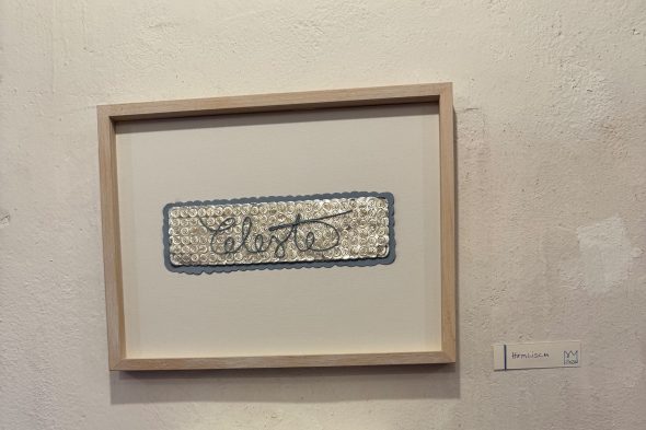 Ausstellungsstück an der Wand
