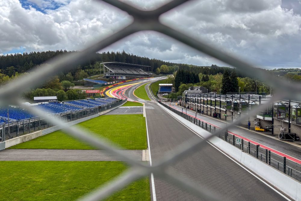 Der Blick von der neuen Passerelle auf den Raidillon