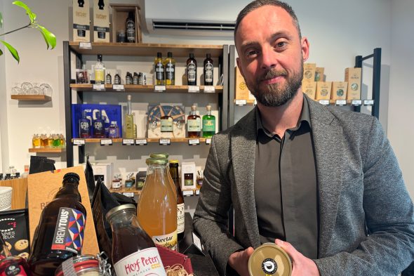 Daniel Niessen mit Produkten von "Made in Ostbelgien" bei Belicious in Bütgenbach