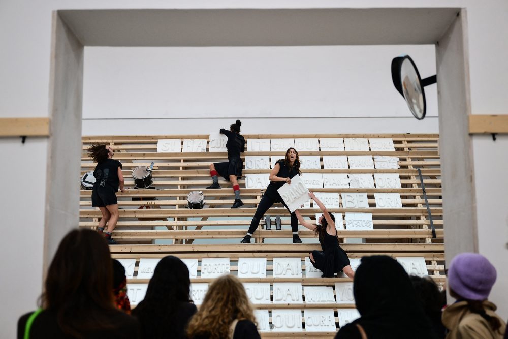 Kunst-Performance im belgischen Pavillon auf der Biennale 2026