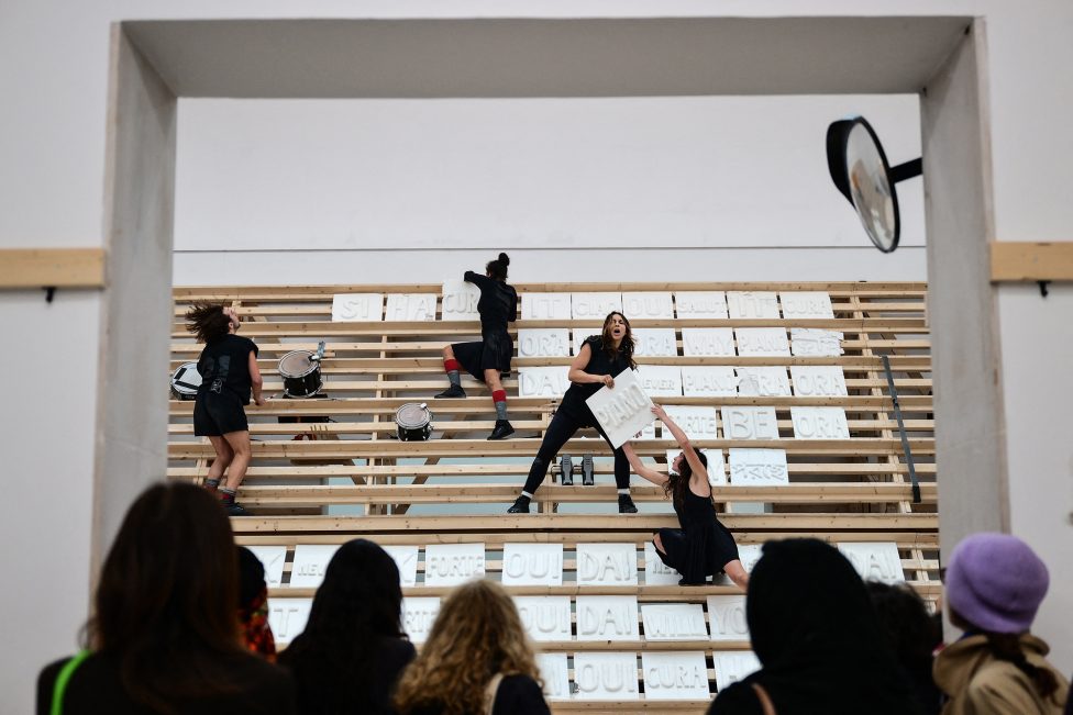 Kunst-Performance im belgischen Pavillon auf der Biennale 2026