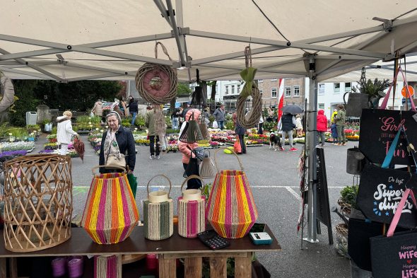 Eupener Blumenmarkt trotzt dem wechselhaften Wetter